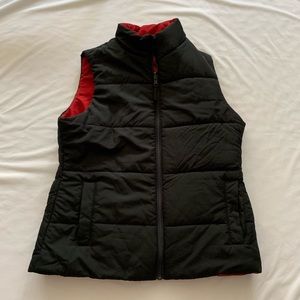 Reversible puffer vest